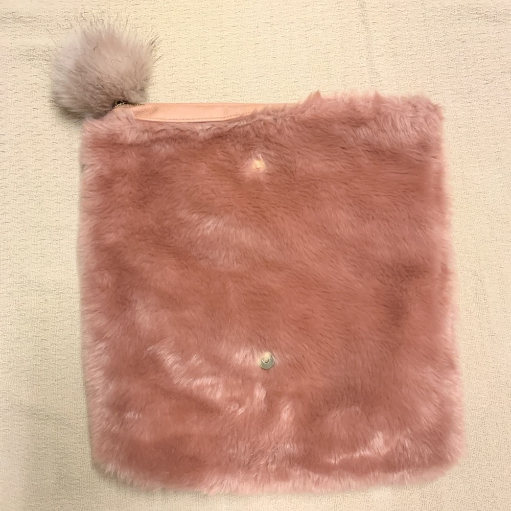 Pink Fuzzy Handbag 💗